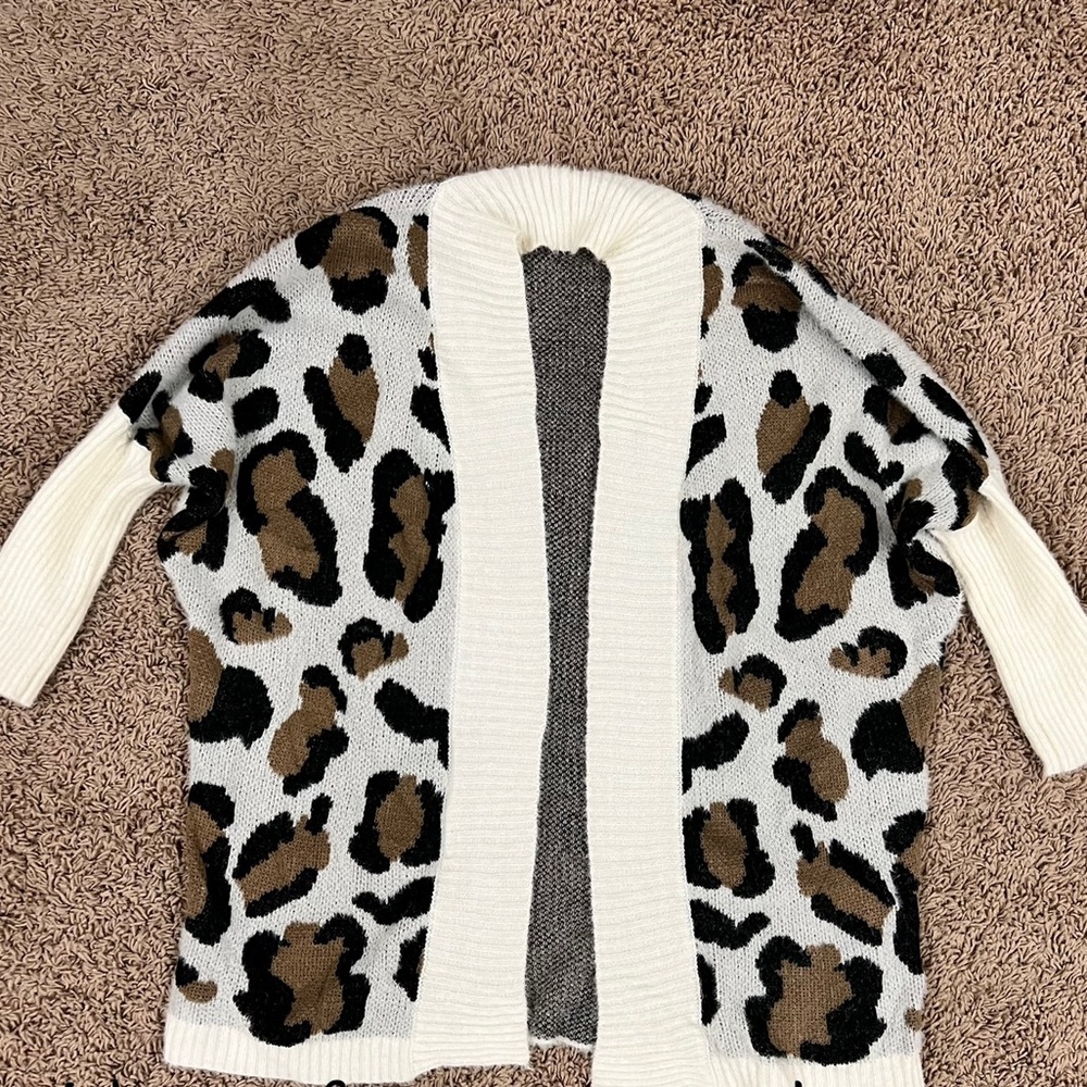 Like new leopard cardigan super soft